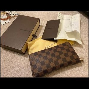 SOLD✨ Louis Vuitton Zippy Wallet